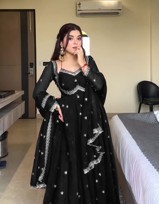 Black Embroidered Anarkali kurti set